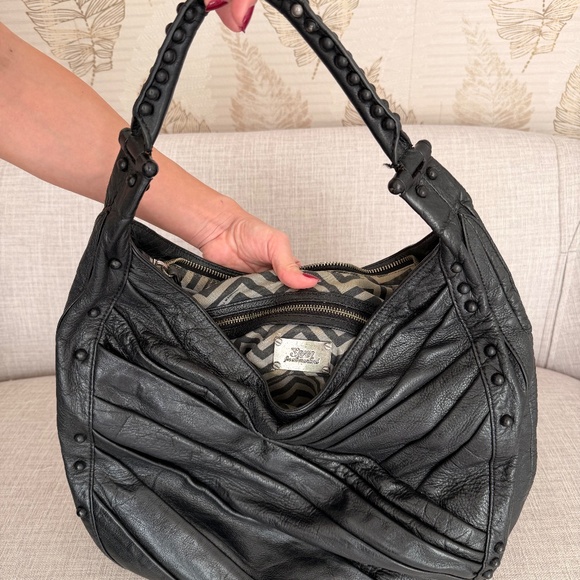 7 For All Mankind Black Leather Shoulder Bag | Roomy Everyday Staple - Picture 3 of 3